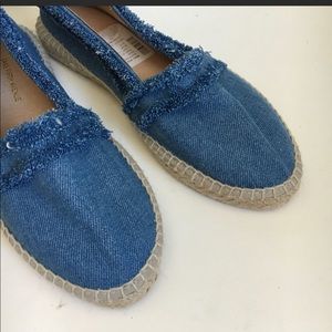 NEW Saks Fifth Avenue frayed blue denim espadrille